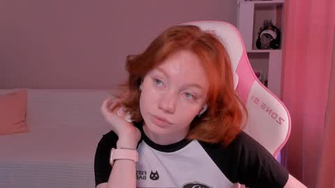 Snapshot of honeyautumn chatting on 02/06/25, 06:29 honeyautumn online show from 02/06/25, 06:29