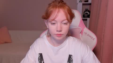 Snapshot of honeyautumn chatting on 02/08/25, 12:06 honeyautumn online show from 02/08/25, 12:06