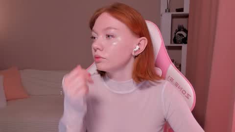 Snapshot of honeyautumn chatting on 02/21/25, 12:38 honeyautumn online show from 02/21/25, 12:38