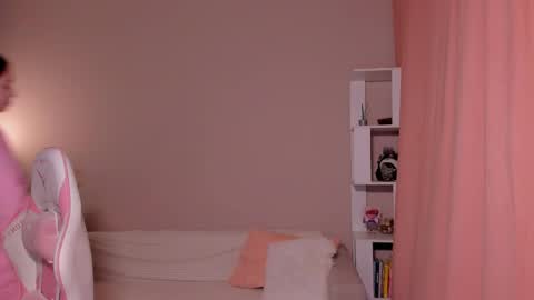 Snapshot of honeyautumn chatting on 02/23/25, 12:08 honeyautumn online show from 02/23/25, 12:08