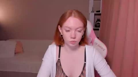 Snapshot of honeyautumn chatting on 02/24/25, 12:30 honeyautumn online show from 02/24/25, 12:30