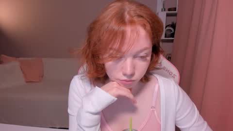 Snapshot of honeyautumn chatting on 03/08/25, 12:33 honeyautumn online show from 03/08/25, 12:33