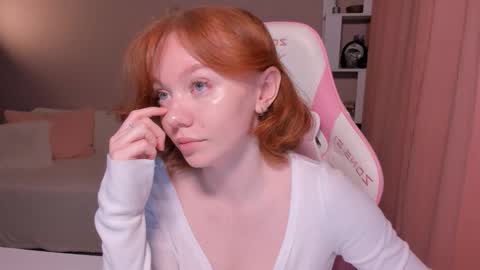 Snapshot of honeyautumn chatting on 03/11/25, 12:44 honeyautumn online show from 03/11/25, 12:44