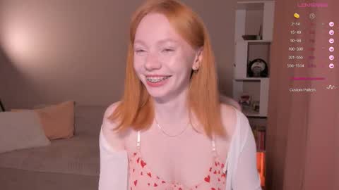 Snapshot of honeyautumn chatting on 10/21/25, 10:32 honeyautumn online show from 10/21/25, 10:32