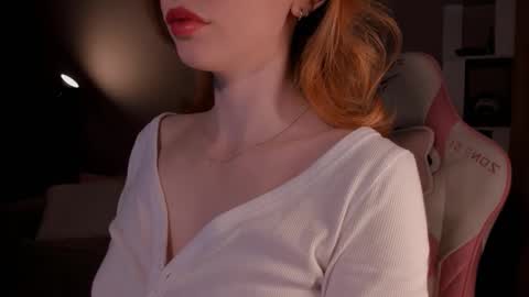 Snapshot of honeyautumn chatting on 11/12/25, 10:41 honeyautumn online show from 11/12/25, 10:41