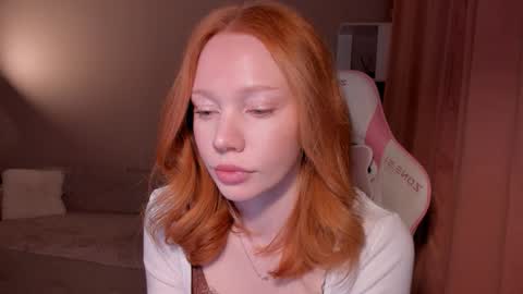 Snapshot of honeyautumn chatting on 12/14/25, 12:38 honeyautumn online show from 12/14/25, 12:38