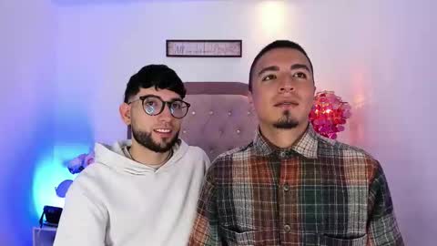 Snapshot of honeyboys_x chatting on 01/15/26, 12:43 Camilo Sebas online show from 01/15/26, 12:43