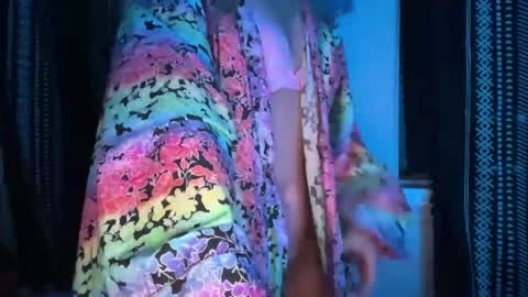 Snapshot of honeybun_z chatting on 02/07/25, 06:03 honeybun_z online show from 02/07/25, 06:03