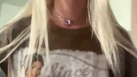 honeybun_z online show from 02/25/26, 05:55