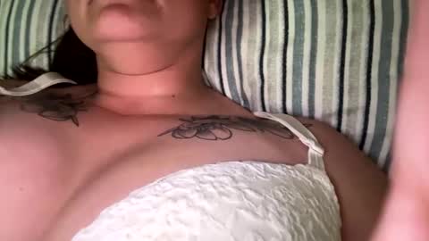 Snapshot of honeygirlox chatting on 09/24/25, 06:33 honeygirlox online show from 09/24/25, 06:33