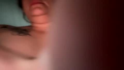 Snapshot of honeygirlox chatting on 10/15/25, 01:22 honeygirlox online show from 10/15/25, 01:22