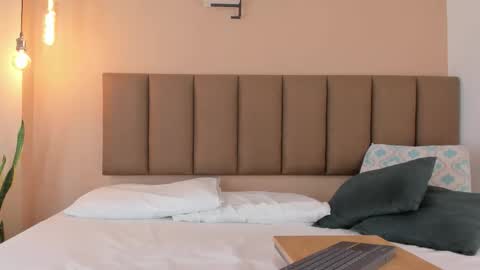 Snapshot of honeygray02 chatting on 10/14/25, 12:17 honeygray02 online show from 10/14/25, 12:17