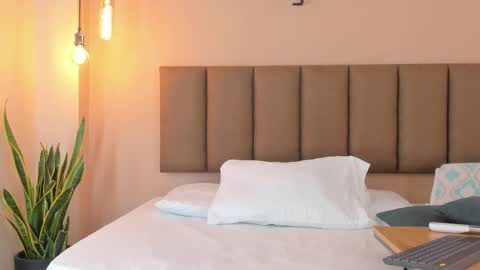 Snapshot of honeygray02 chatting on 11/05/25, 03:06 honeygray02 online show from 11/05/25, 03:06