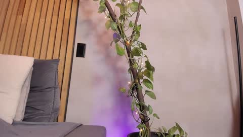 Snapshot of honeyhot69__ chatting on 12/04/24, 10:57 Sofia independent model online show from 12/04/24, 10:57