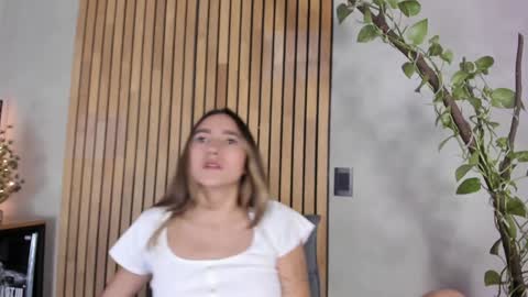 Snapshot of honeyhot69__ chatting on 12/06/24, 11:33 Sofia independent model online show from 12/06/24, 11:33