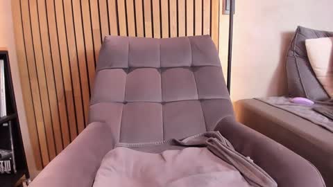 Snapshot of honeyhot69__ chatting on 12/19/24, 02:24 Sofia independent model online show from 12/19/24, 02:24