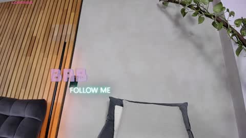Snapshot of honeyhot69__ chatting on 12/27/24, 11:17 Sofia independent model online show from 12/27/24, 11:17