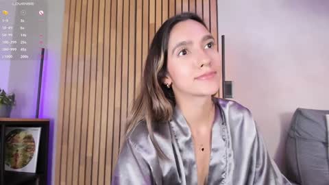 Snapshot of honeyhot69__ chatting on 01/20/25, 05:27 Sofia independent model online show from 01/20/25, 05:27