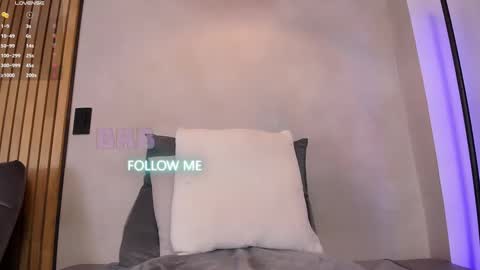Snapshot of honeyhot69__ chatting on 02/22/25, 11:24 Sofia independent model online show from 02/22/25, 11:24