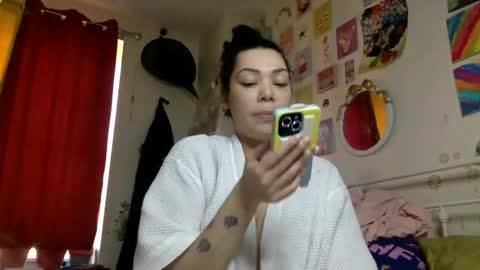 Snapshot of honeyruby chatting on 12/15/25, 02:54 Ruby Sparks online show from 12/15/25, 02:54