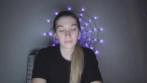 honeyveil online show from 11/08/25, 04:40