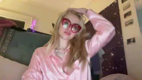 Emi Rose online show from 02/08/25, 06:54