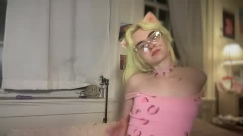 Emi Rose online show from 10/27/25, 05:00