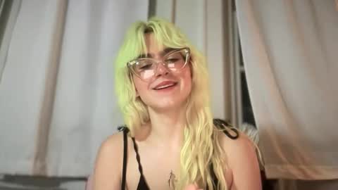 Emi Rose online show from 11/20/25, 10:42