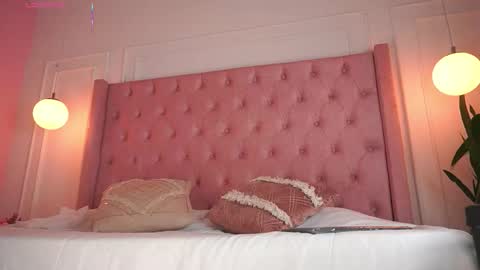 Honey Moon  Help me to reach 100 thumbs up online show from 03/05/26, 07:32