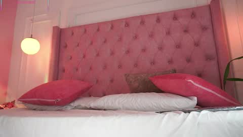 Honey Moon  Help me to reach 100 thumbs up online show from 03/31/26, 10:32