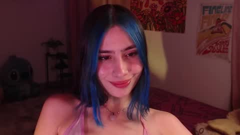 Snapshot of honeyypeaach chatting on 12/13/24, 11:06    online show from 12/13/24, 11:06