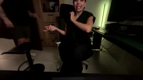 Snapshot of honnyhotbunny chatting on 03/04/26, 06:41 HonnyHotBunnies online show from 03/04/26, 06:41