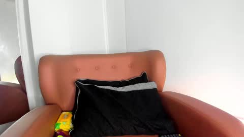 Snapshot of honnyy_23 chatting on 10/04/25, 08:18 honnyy_23 online show from 10/04/25, 08:18