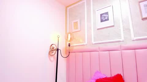 holly online show from 12/04/25, 08:28