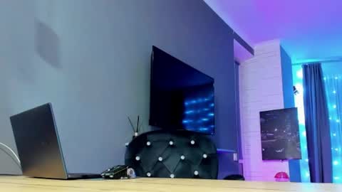 Snapshot of hooot_blonde777 chatting on 02/17/25, 12:43 hooot_blonde777 online show from 02/17/25, 12:43