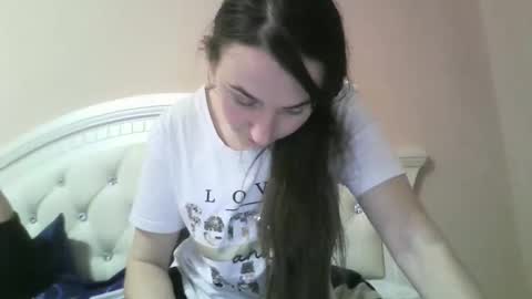 Snapshot of hootloove69 chatting on 12/17/25, 06:36 hootloove69 online show from 12/17/25, 06:36