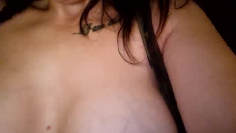 Snapshot of horneymomnextdoor chatting on 09/26/25, 10:14 horneymomnextdoor online show from 09/26/25, 10:14