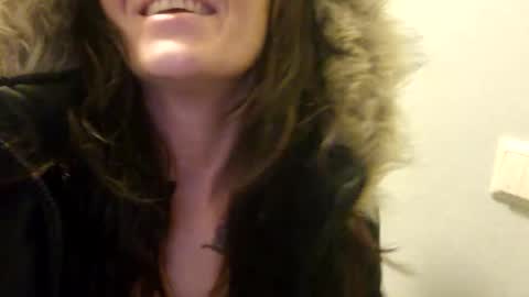 Snapshot of horneymomnextdoor chatting on 10/10/25, 02:54 horneymomnextdoor online show from 10/10/25, 02:54