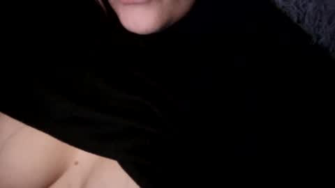 Snapshot of horneymomnextdoor chatting on 11/08/25, 03:29 horneymomnextdoor online show from 11/08/25, 03:29