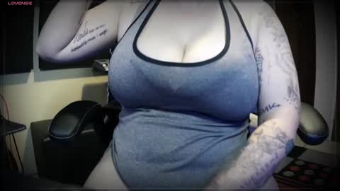 Snapshot of horny_amature_couple chatting on 10/11/25, 07:34 Misty online show from 10/11/25, 07:34
