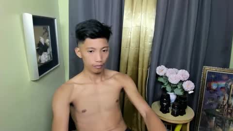 Snapshot of horny_asianmoreno chatting on 02/25/25, 04:21 ROGER online show from 02/25/25, 04:21