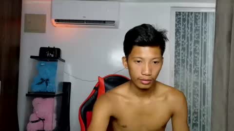 Snapshot of horny_asianmoreno chatting on 10/29/25, 02:19 ROGER online show from 10/29/25, 02:19