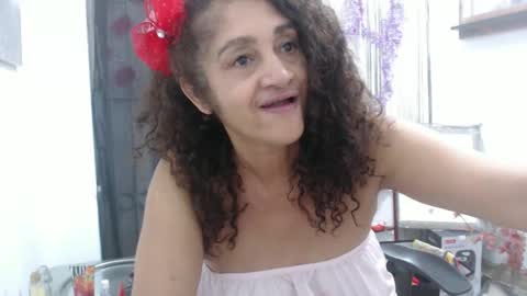 Snapshot of horny_mommy17 chatting on 12/27/24, 03:15 armina online show from 12/27/24, 03:15
