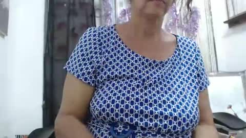 Snapshot of horny_mommy17 chatting on 12/27/24, 07:57 armina online show from 12/27/24, 07:57