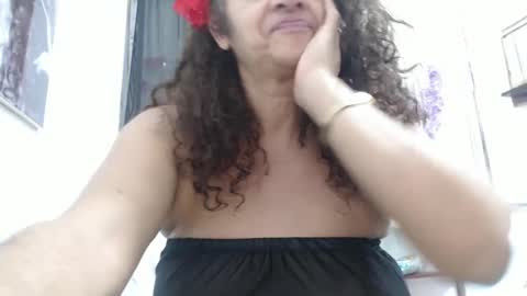 Snapshot of horny_mommy17 chatting on 01/02/25, 02:35 armina online show from 01/02/25, 02:35