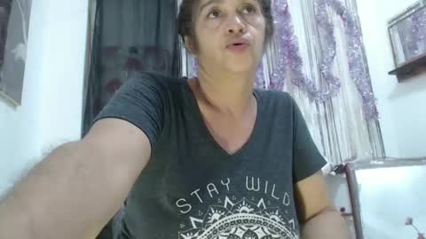 Snapshot of horny_mommy17 chatting on 01/09/25, 11:24 armina online show from 01/09/25, 11:24