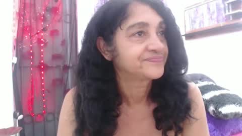 Snapshot of horny_mommy17 chatting on 03/07/25, 06:11 armina online show from 03/07/25, 06:11