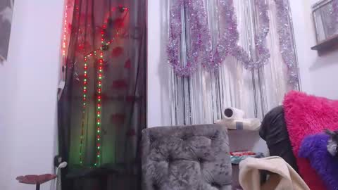 Snapshot of horny_mommy17 chatting on 03/11/25, 02:07 armina online show from 03/11/25, 02:07