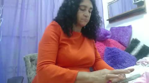 Snapshot of horny_mommy17 chatting on 10/07/25, 12:52 armina online show from 10/07/25, 12:52