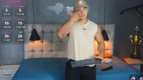 horny_nick18 online show from 12/19/25, 10:33